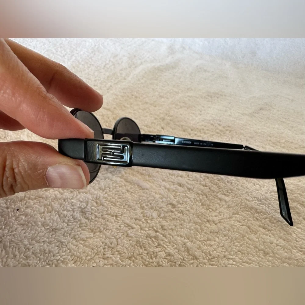 Fendi rare metal-framed sunglasses with a black oval design Mod SL 7132 - Picture 3 of 8